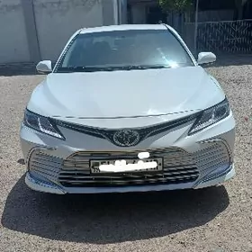 Toyota Camry 2021