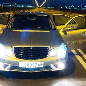 Mercedes-Benz E320 2002