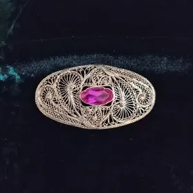 gyzyl tawus broşka gadymy