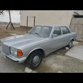 Mercedes-Benz 230E 1982