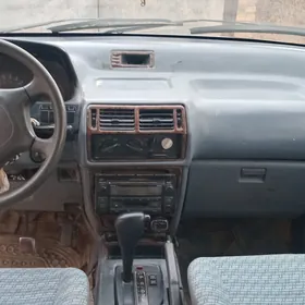 Mitsubishi Chariot 1995