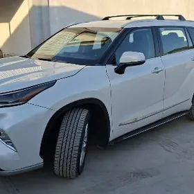 Toyota Highlander 2021