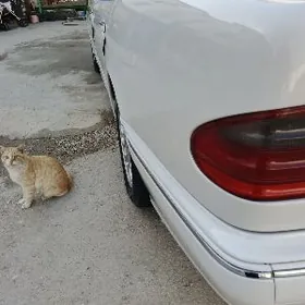 Mercedes-Benz E320 2001