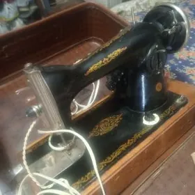швейная машинка с эл- приводом