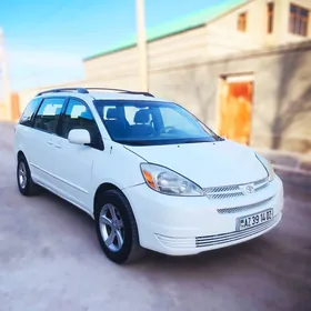 Toyota Sienna 2003