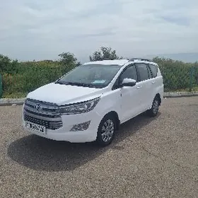 Toyota Innova 2021