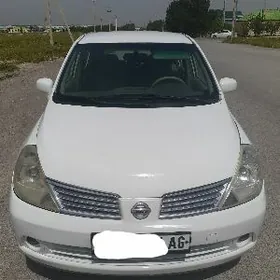 Nissan Tiida 2006