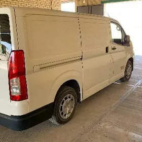 Toyota Hiace 2021