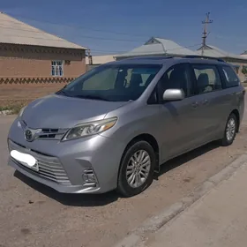 Toyota Sienna 2017
