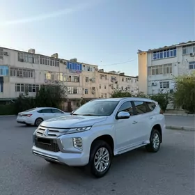 Mitsubishi Pajero 2020