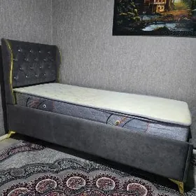 кровать в идеальном состоянии