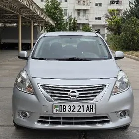 Nissan Versa 2012