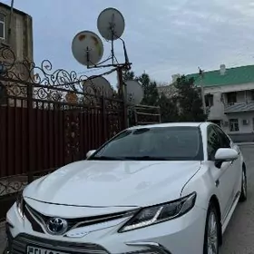 Toyota Camry 2021