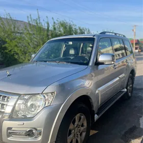 Mitsubishi Pajero 2015