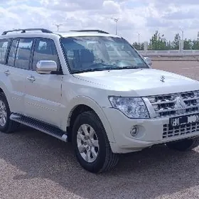 Mitsubishi Pajero 2014