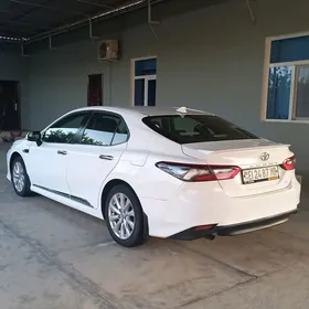 Toyota Camry 2021