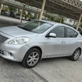 Nissan Versa 2012