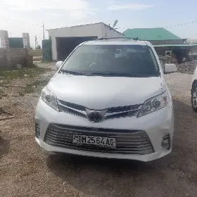 Toyota Sienna 2019