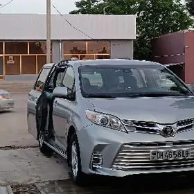 Toyota Sienna 2019