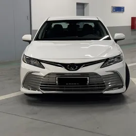 Toyota Camry 2021