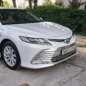 Toyota Camry Hybrid 2021