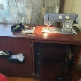 Швейная машинка