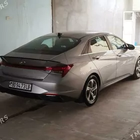 Hyundai Elantra 2022