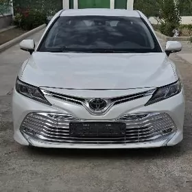 Toyota Camry 2018
