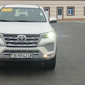 Toyota Fortuner 2021