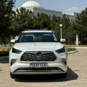 Toyota Highlander 2021