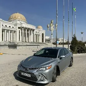 Toyota Camry 2021