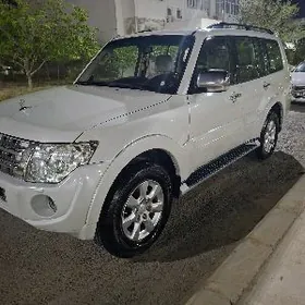 Mitsubishi Pajero 2013