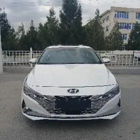 Hyundai Elantra 2022