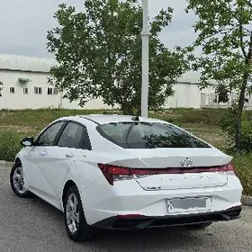 Hyundai Elantra 2022