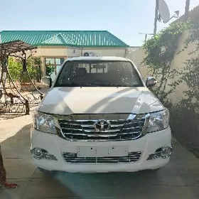 Toyota Hilux 2014