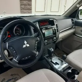 Mitsubishi Pajero 2021