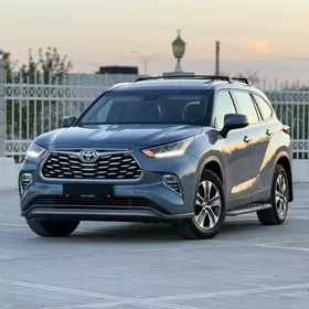 Toyota Highlander 2021