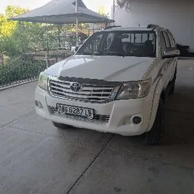 Toyota Hilux 2014