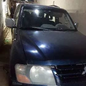 Mitsubishi Montero 2002