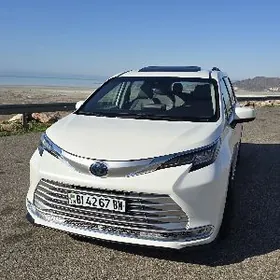 Toyota Sienna 2022