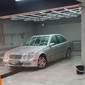 Mercedes-Benz E350 2005