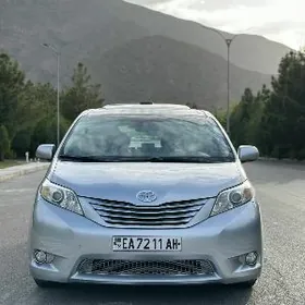 Toyota Sienna 2011