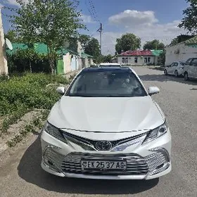 Toyota Camry 2021