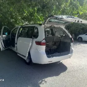 Toyota Sienna 2016