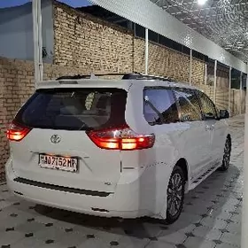 Toyota Sienna 2020