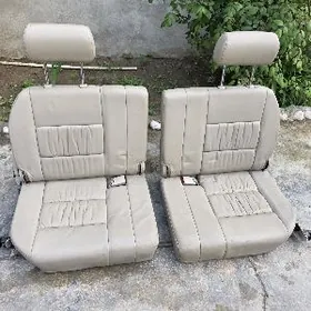 Третий ряд сидений Toyota