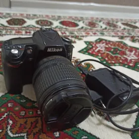 Nikon B90