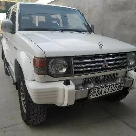 Mitsubishi Pajero 1992