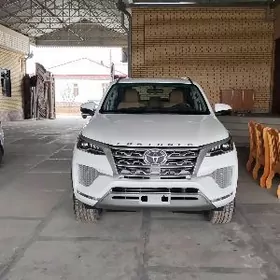 Toyota Fortuner 2022