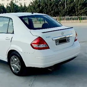 Nissan Versa 2010